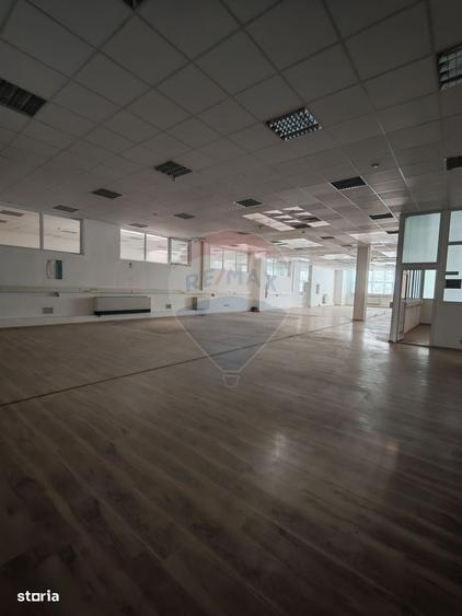 Spațiu comercial, de 2,100 mp, în Central