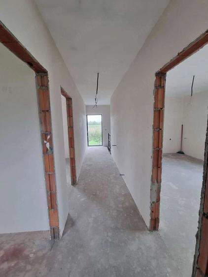 Casă cu Teren 400 Mp în Mărtinești