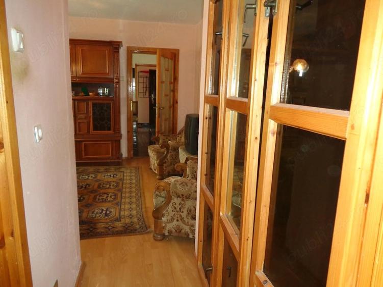Apartament cu 3 camere semidecomandat în Micălaca