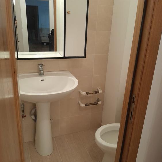 Apartament cu 3 camere semidecomandat în Banu Manta