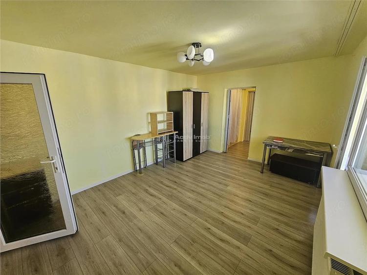 Apartament cu 2 camere semidecomandat în Micro III