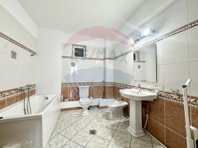 Casă cu 6 camere cu Teren 180 Mp în Giulești