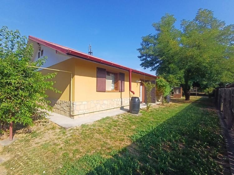 Casă cu 4 camere în Popești