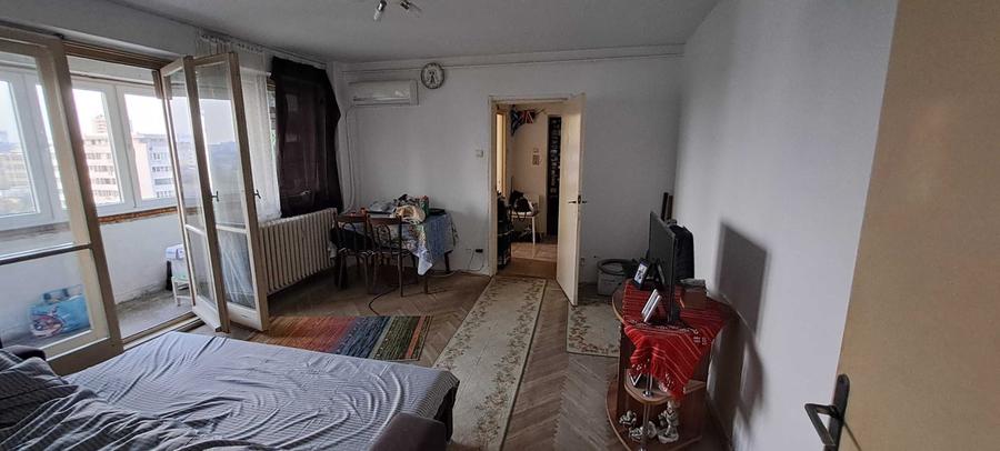 Apartament cu 3 camere semidecomandat în Baba Novac