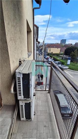 Apartament cu 3 camere decomandat în Sub Arini