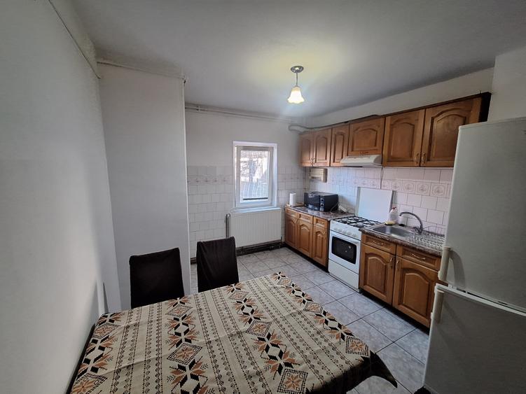 Apartament cu 2 camere semidecomandat în Complex Studențesc