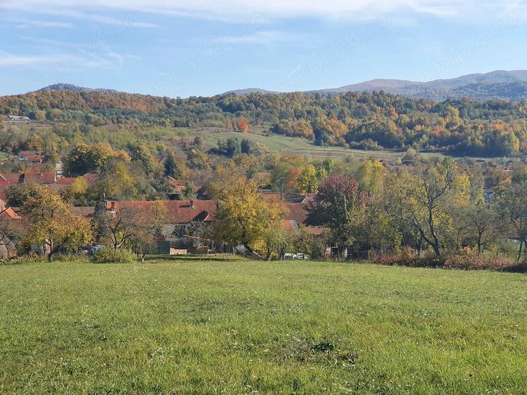 Teren de 3040 mp, în Românești