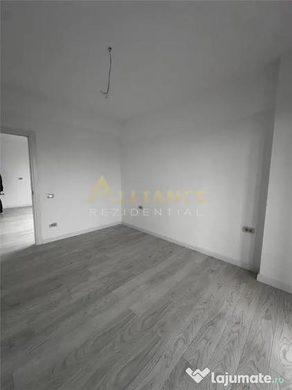 Apartament cu 3 camere semidecomandat în Fundeni