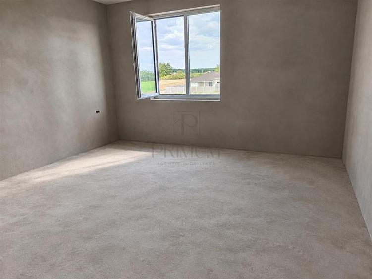 Duplex cu 4 camere cu Canalizare în Moșnița Veche