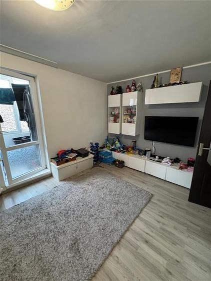 Apartament cu 4 camere decomandat în Brâncoveanu