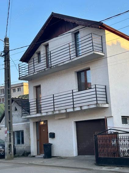 Casă cu 4 camere cu Teren 150 Mp în Central