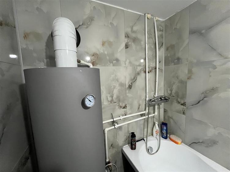 Casă individuală cu 4 camere cu Canalizare în Central
