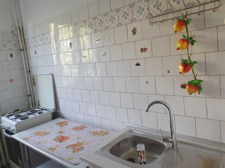 Proprietar vand apartament 3 camere la 7 minute de metrou, Emil Racovita, Piata Straduintei, liber - 5
