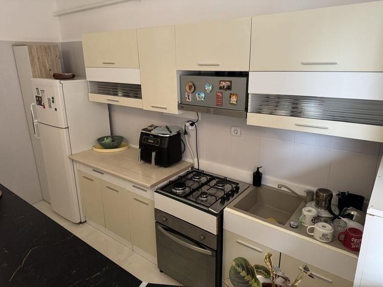 Apartament cu 2 camere decomandat în Apărătorii Patriei