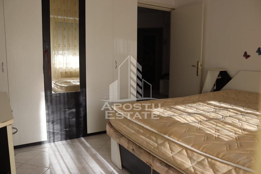 Apartament cu 3 camere decomandat, mobilat în Micălaca
