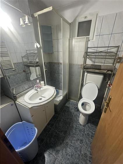 Apartament cu 4 camere decomandat în Lipovei