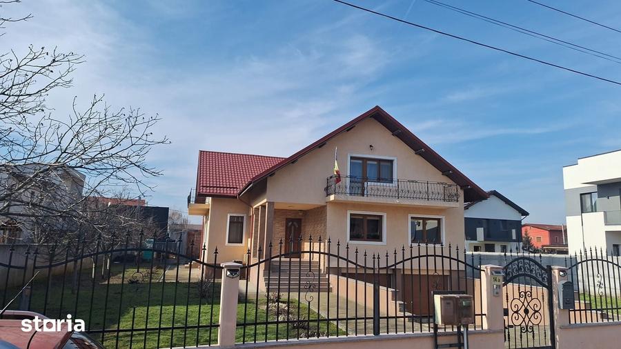 Casă cu 6 camere cu Teren 950 Mp în Central
