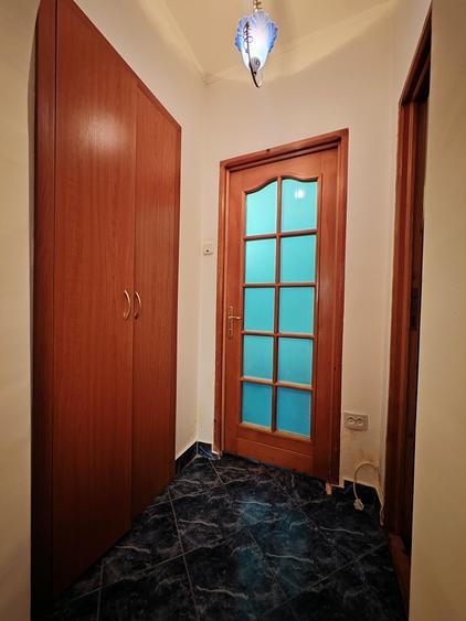 Apartament cu 2 camere semidecomandat, mobilat în P-ța Muncii