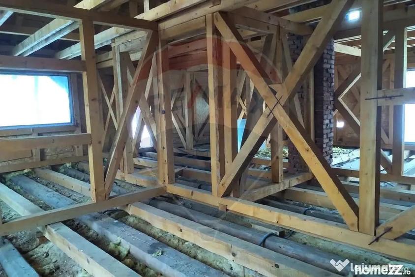 Casă cu 2 camere cu Teren 1000 Mp în Central