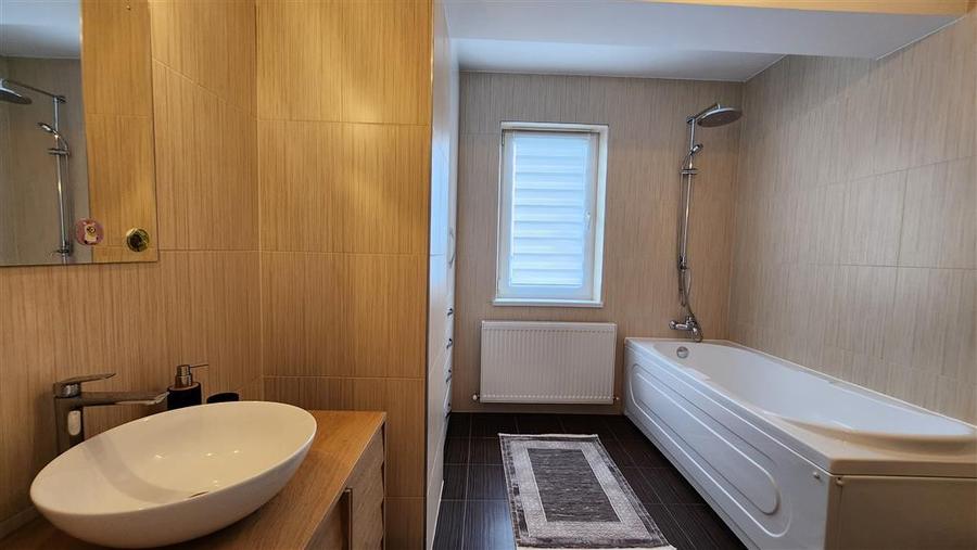 Apartament cu 3 camere decomandat, mobilat în George Enescu