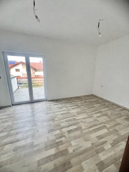 Duplex cu 4 camere cu Canalizare în Freidorf
