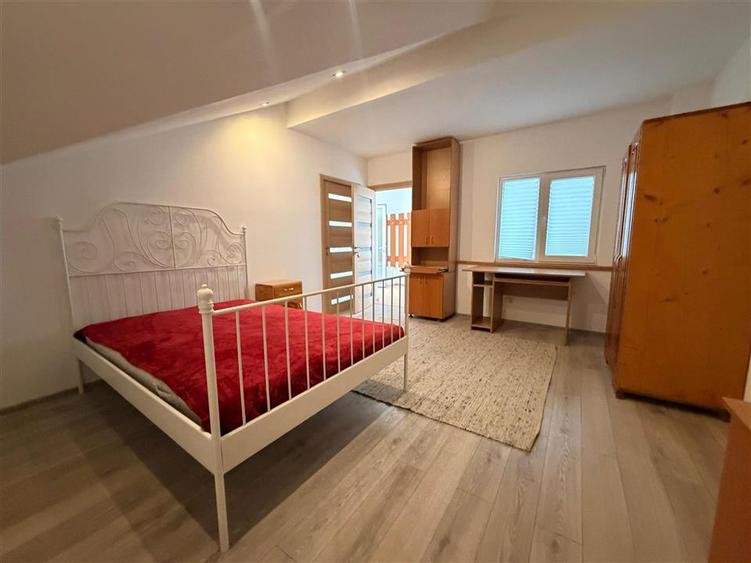 Apartament cu 3 camere semidecomandat, mobilat în Colentina
