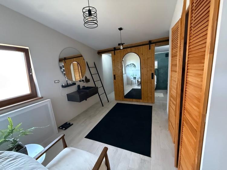 Casă individuală cu 5 camere cu Canalizare în Sud-Vest