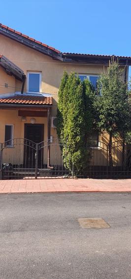 Duplex cu 3 camere cu Canalizare în Iancu Nicolae