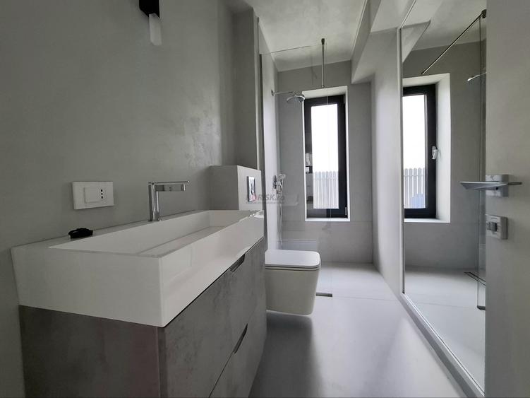 Casă individuală cu 6 camere cu Teren 370 Mp în Pipera