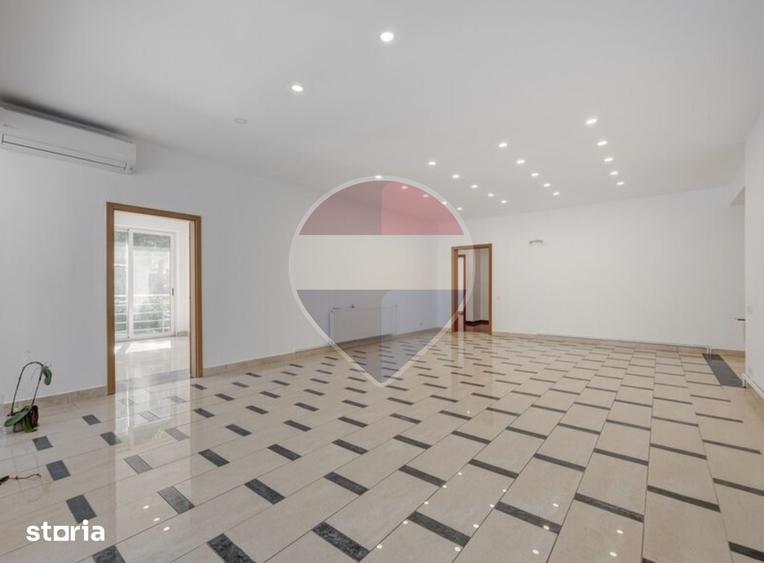 Apartament cu 4 camere decomandat în Primăverii