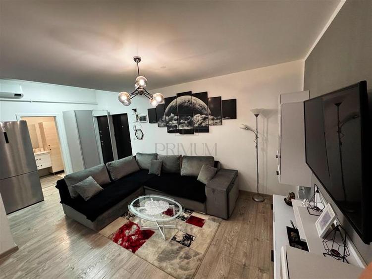Apartament cu 3 camere semidecomandat în Soarelui