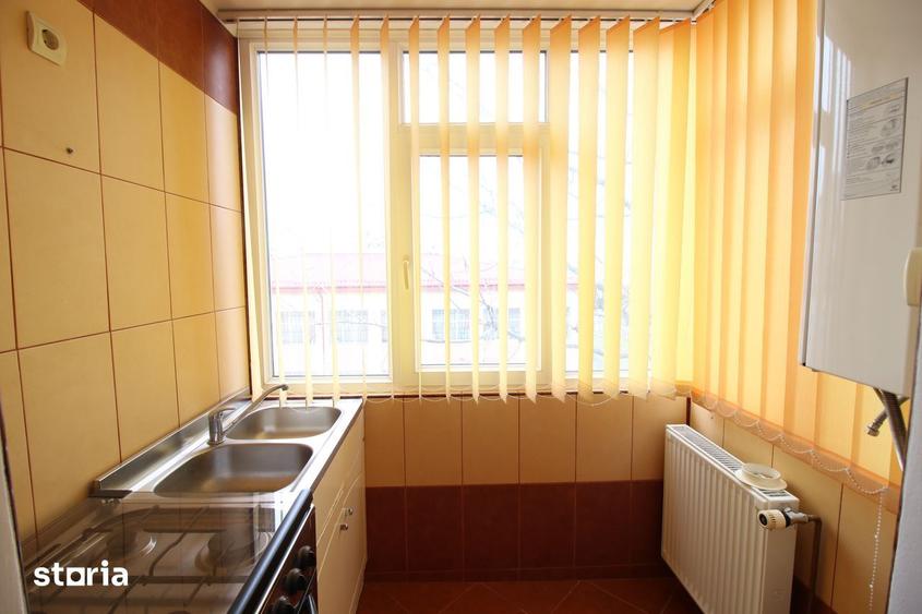 Apartament cu 3 camere decomandat în Micro 17