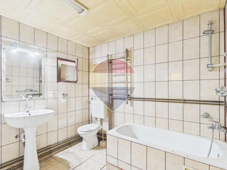 Casă individuală cu 4 camere cu Teren 244 Mp în Andronache