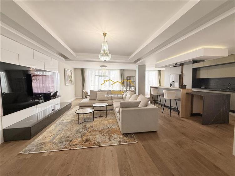 Penthouse cu 5 camere decomandat în Herăstrău