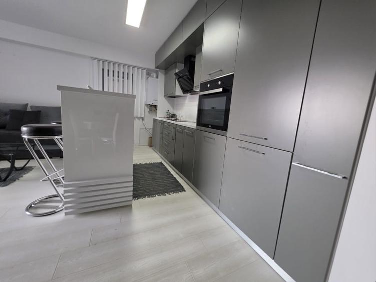 Apartament cu 2 camere decomandat, mobilat în Central