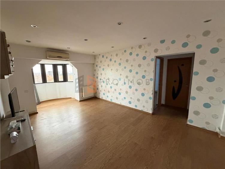 Apartament cu 4 camere decomandat, mobilat în 1 Decembrie