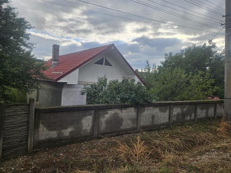 Casă individuală cu 4 camere cu Teren 2100 Mp în Bucovăț