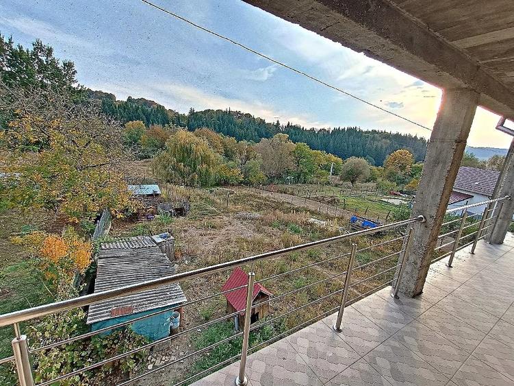 Casă cu Teren 1300 Mp în Central