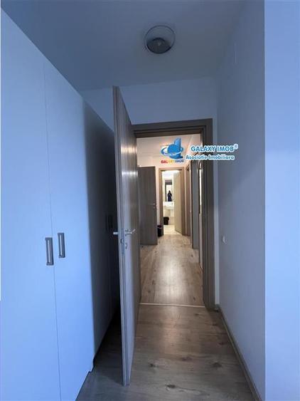 Apartament cu 4 camere semidecomandat, mobilat în Băneasa