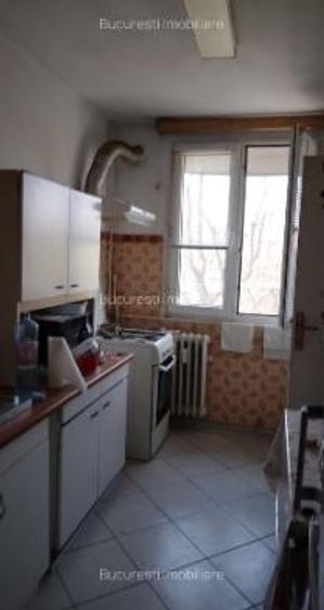 Apartament cu 3 camere semidecomandat în Brâncoveanu