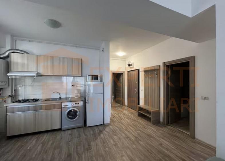 Apartament cu 3 camere semidecomandat, mobilat în Mamaia-Sat