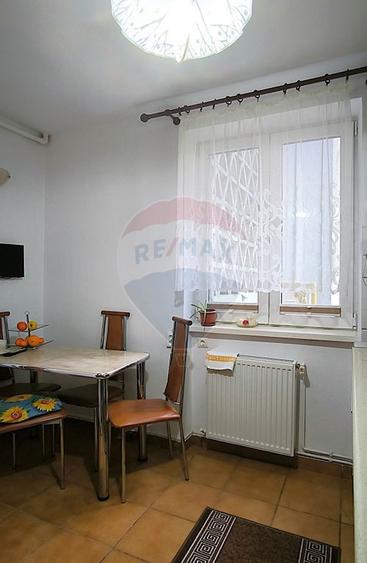 Apartament cu 4 camere semidecomandat în Central