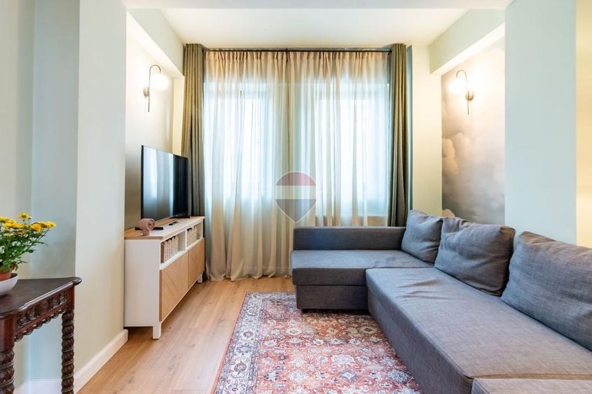 Casă individuală cu 7 camere cu Teren 169 Mp în Vatra Luminoasă