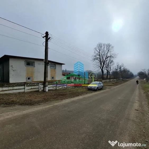 Spațiu comercial, de 900 mp, în Tănăsoaia