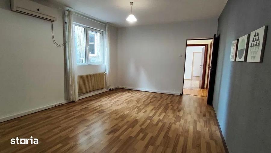 Casă cu 6 camere cu Teren 165 Mp în Centrul Civic