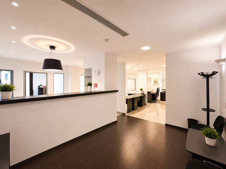 Apartament cu 6 camere semidecomandat în Antiaeriană