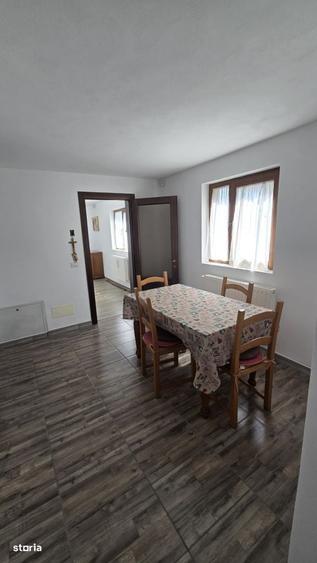 Casă cu 4 camere cu Teren 2500 Mp în Mărgineni
