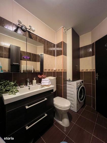 Apartament cu 4 camere semidecomandat în Florești