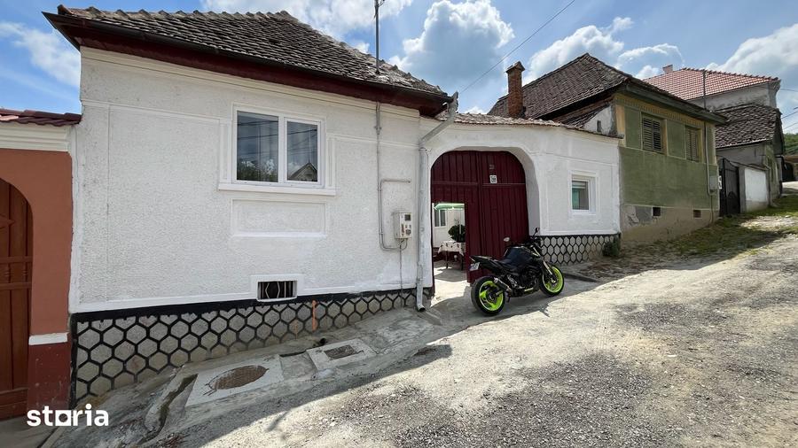 Casă cu 3 camere cu Teren 1049 Mp în Central