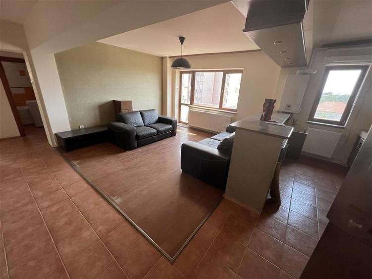 Apartament cu 3 camere decomandat, mobilat în Ultracentral
